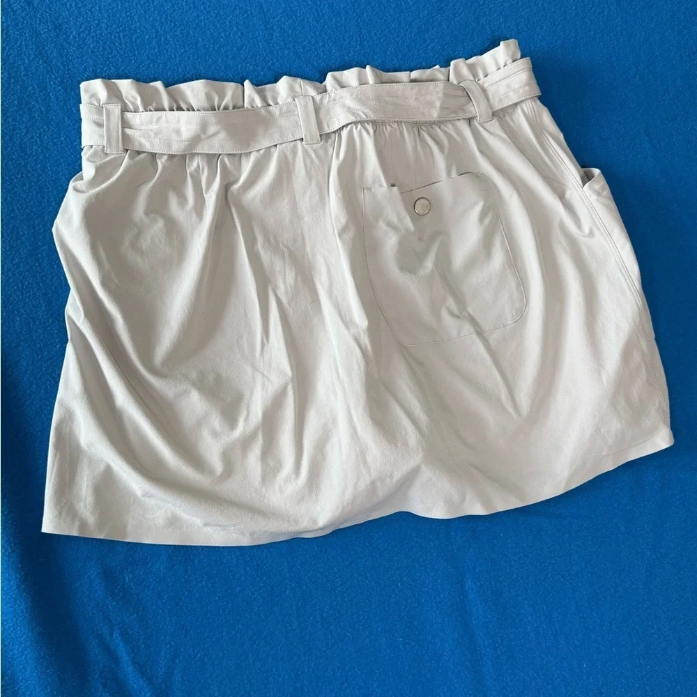 Athleta Belted Skyline Skort Womens 16 Birch Grey Poly Blend Golf Tennis UPF 50+